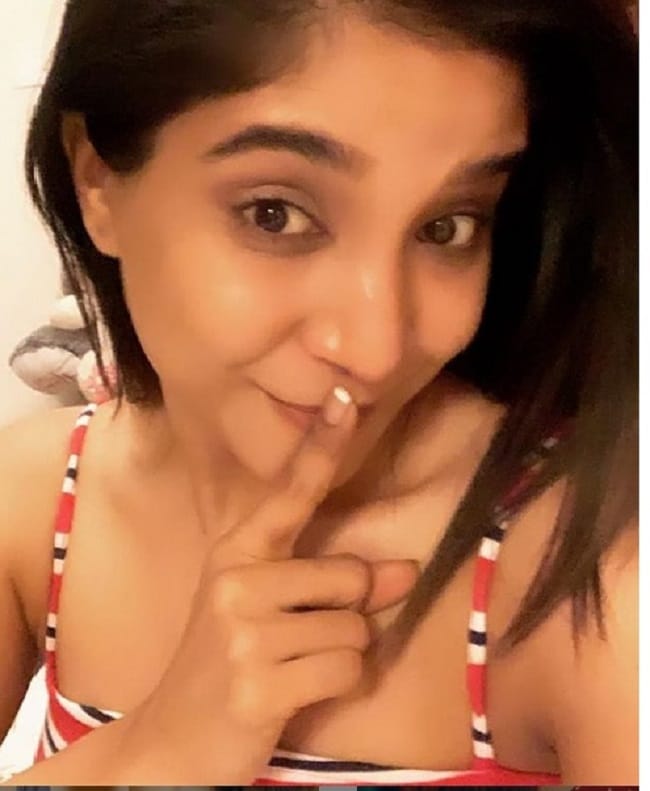 Sakshi Agarwal Insta photos