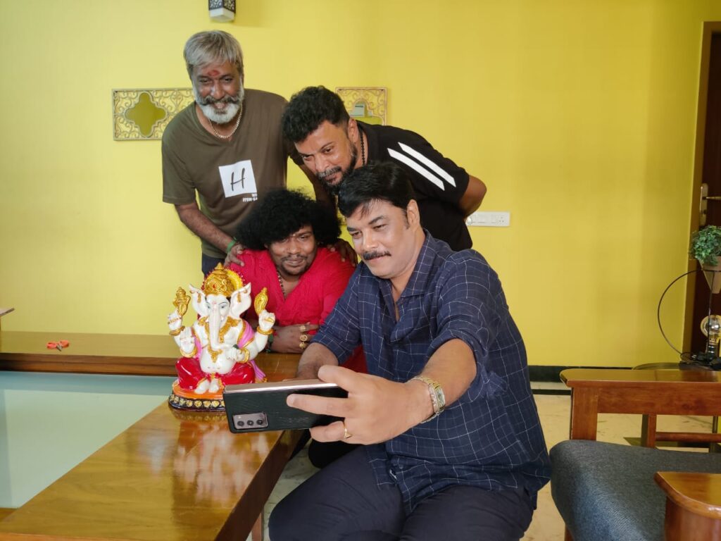 யோகிபாபு சுந்தர் சி க்கு கொடுத்த கிஃப்ட்