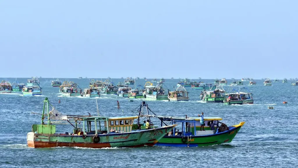 தமிழக மீனவர்கள் 12 பேருக்கு… தலா ரூபாய் 1.5 கோடி அபராதம்… இலங்கை நீதிமன்றம் அதிரடி உத்தரவு…!