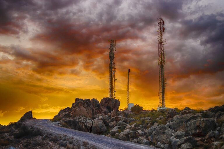 telecommunication antennas 3667666 1280