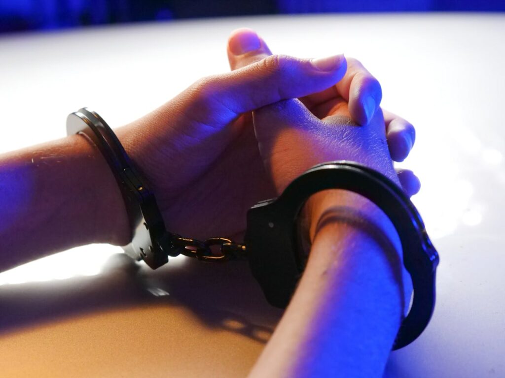 Did a Thief Really Build a Rs 3 Crore House for His Girlfriend?