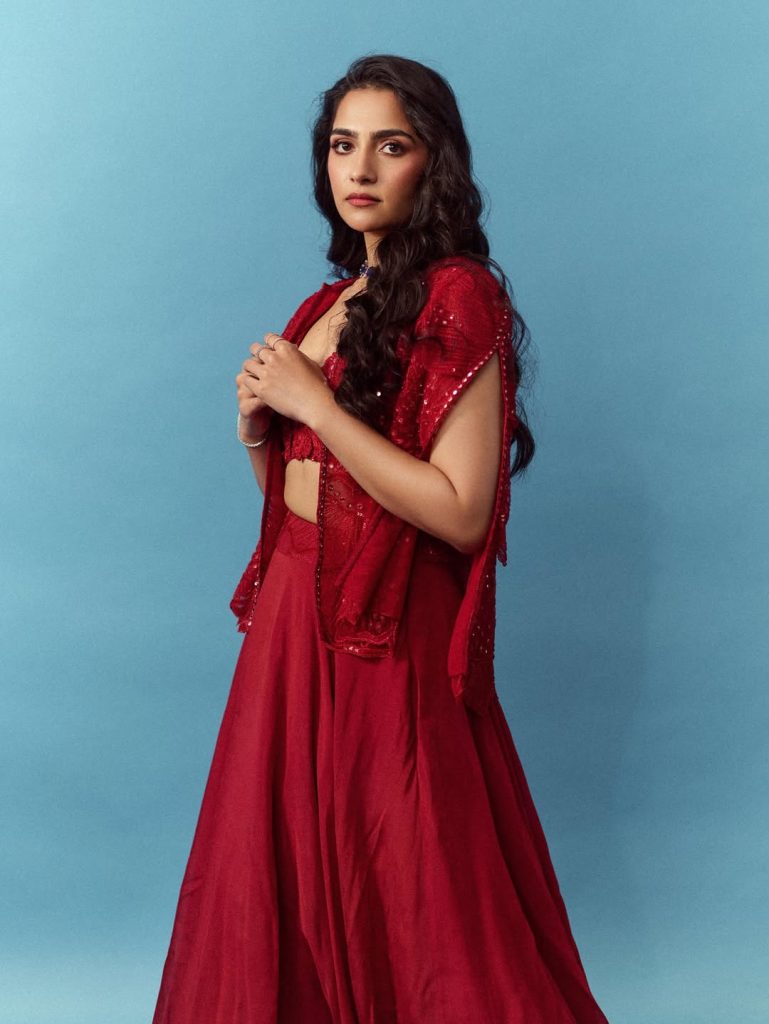 Hyderabad lights, Madharaasi nights: ருக்மிணி வசந்தின் புதிய புகைப்படங்கள் 5 Actress Rukmini Vasanth in a stylish contemporary outfit during her recent visit to Hyderabad and Chennai.