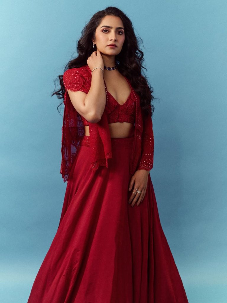 Hyderabad lights, Madharaasi nights: ருக்மிணி வசந்தின் புதிய புகைப்படங்கள் 6 Actress Rukmini Vasanth in a stylish contemporary outfit during her recent visit to Hyderabad and Chennai.