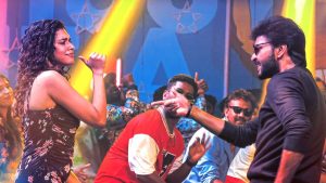 Official song poster of Akkadi Koluththu Pakkadi from the movie Sattendru Maarudhu Vaanilai.