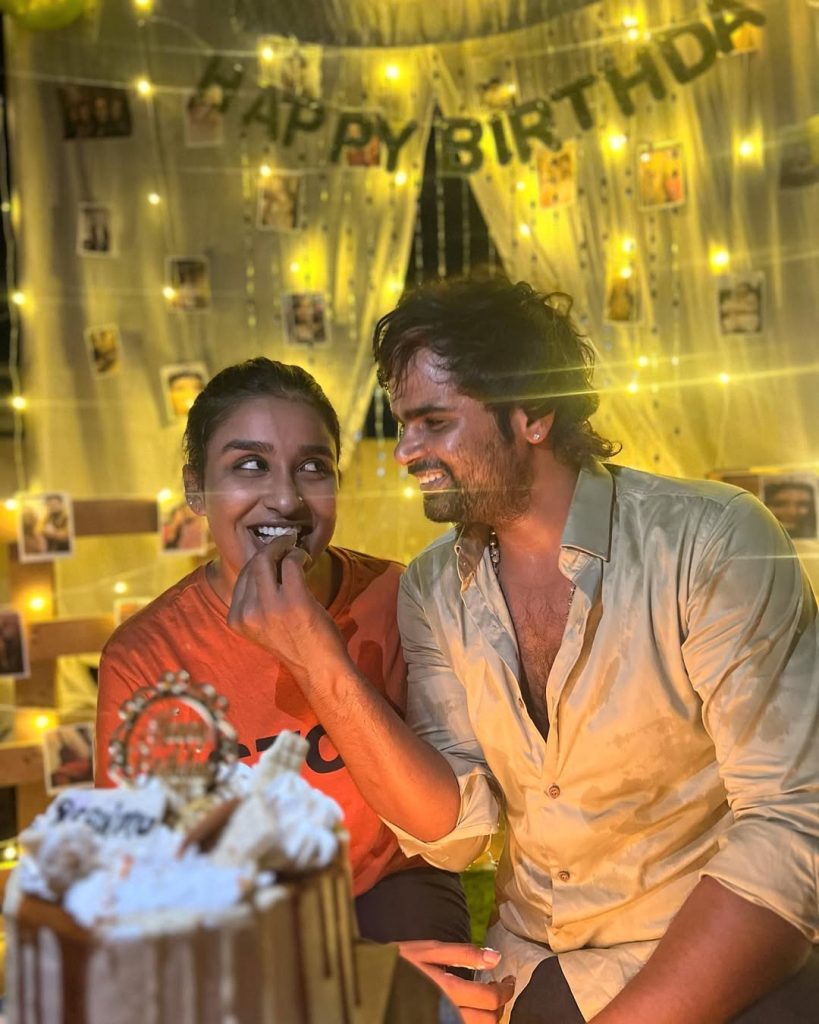 Tamil television actors Reshma Muralidharan and Madhan Pandian posing together for an official media event.