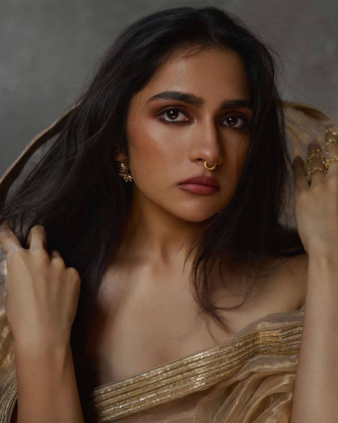 வைஷ்ணவ் பிரவீன் ஒளிப்பதிவில் ருக்மிணி வசந்த்.