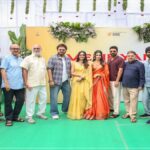 "தியேட்டரில் வெறித்தனமான ஃபன் கேரண்டி!".. வெங்கடேஷ் - கல்யாண் ராம் கூட்டணியில் அனில் ரவிபுடியின் மெகா மல்டிஸ்டாரர் லோடிங்.. பூஜையுடன் தொடங்கிய பிரம்மாண்டப் பயணம்! 8 Actors Victory Venkatesh, Nandamuri Kalyan Ram, and Director Anil Ravipudi during the official pooja ceremony of VenkyAnil5 NKRAR2 project.
